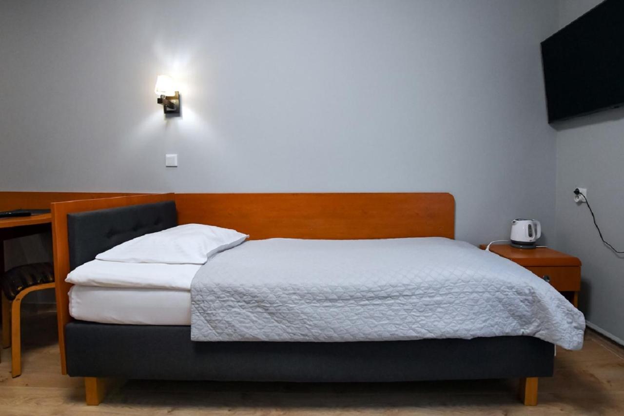 Fotex Bed and Breakfast Ząbki Exteriör bild