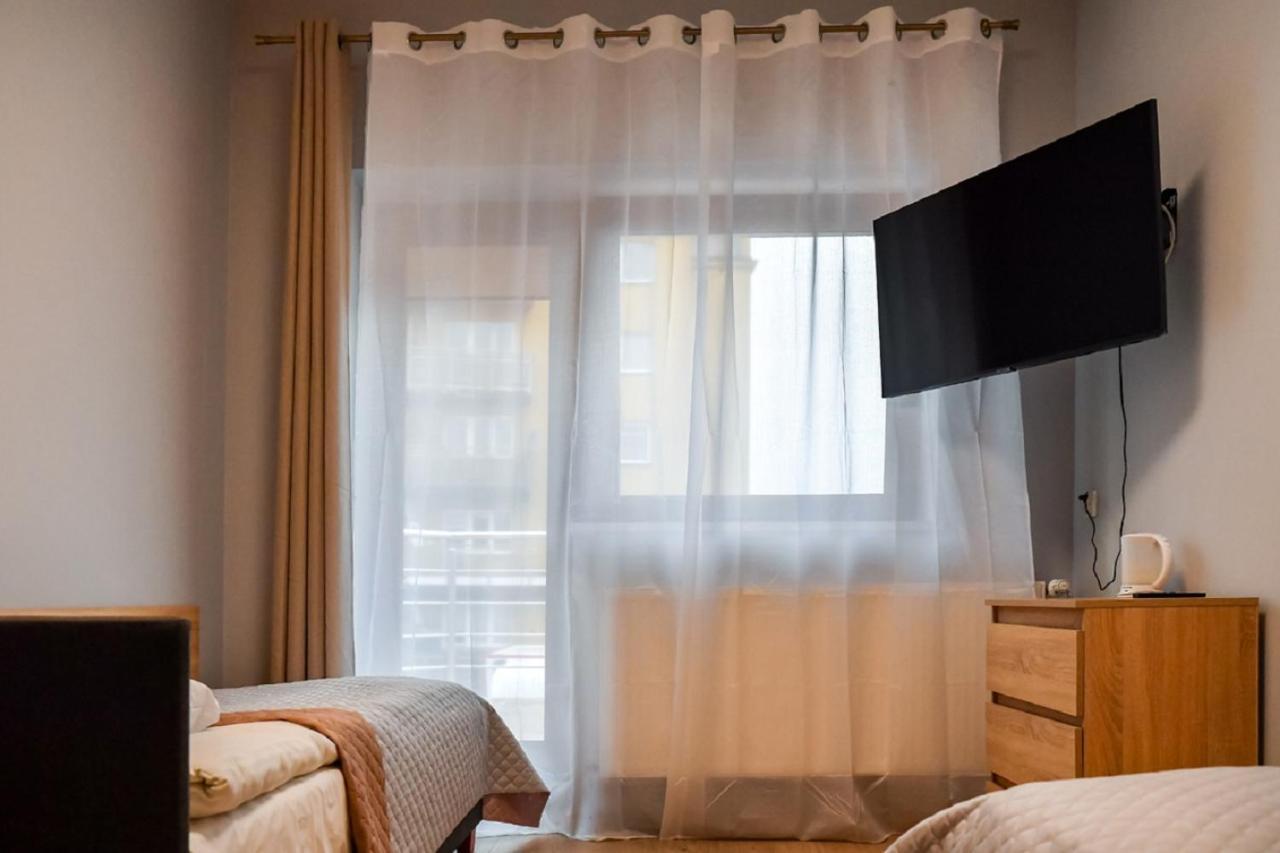 Fotex Bed and Breakfast Ząbki Exteriör bild