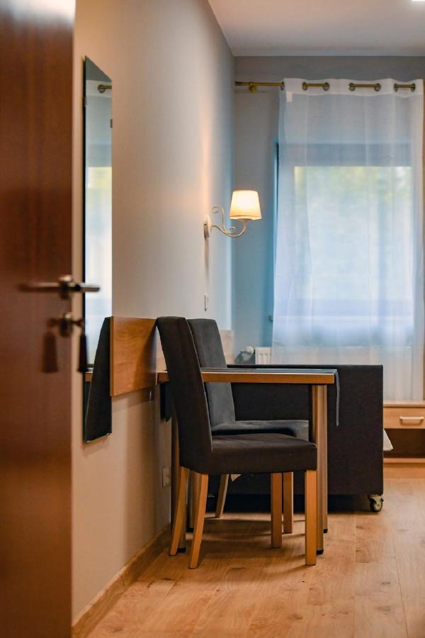 Fotex Bed and Breakfast Ząbki Exteriör bild