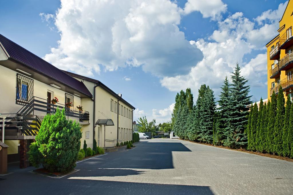 Fotex Bed and Breakfast Ząbki Exteriör bild